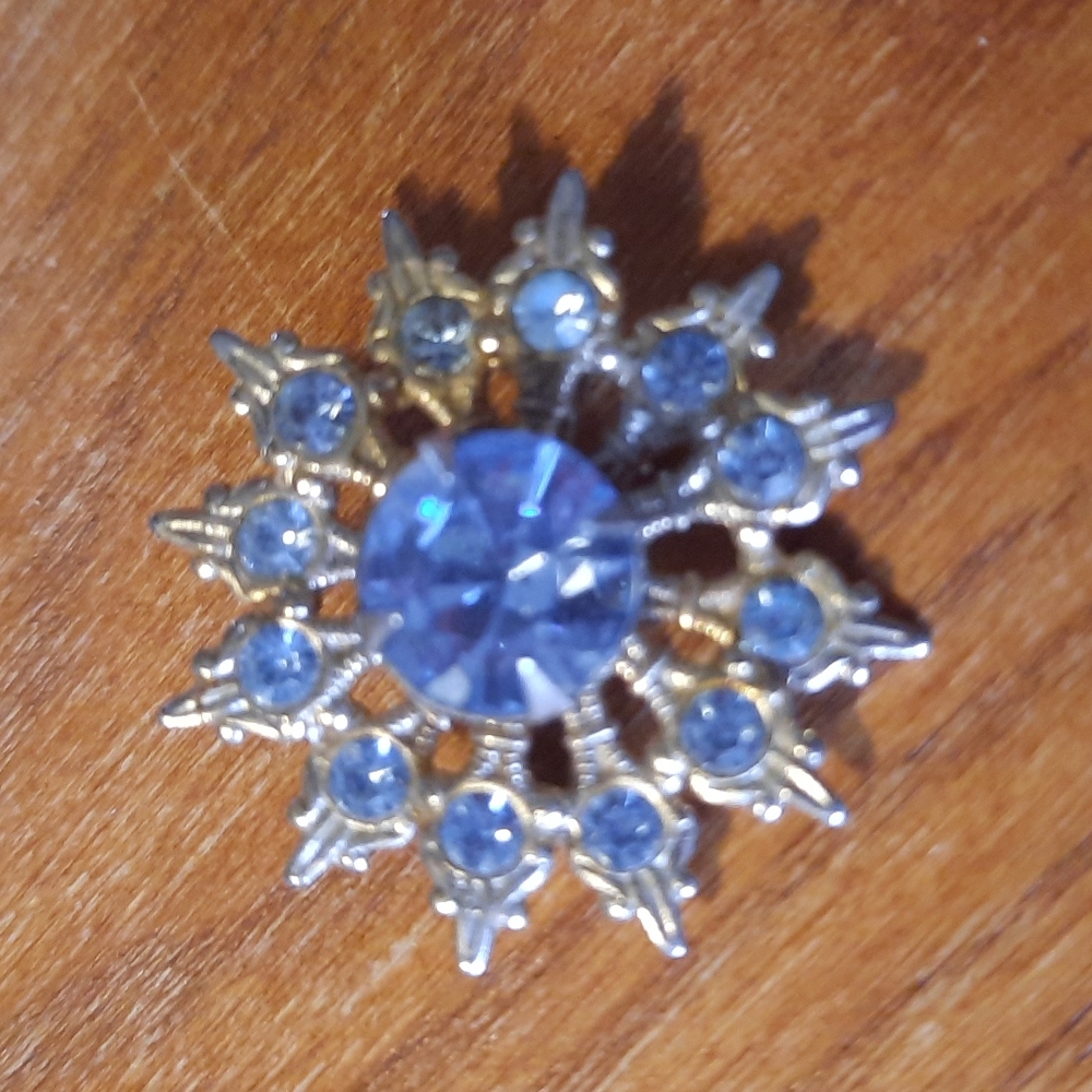 Vintage brooch with rhinestones